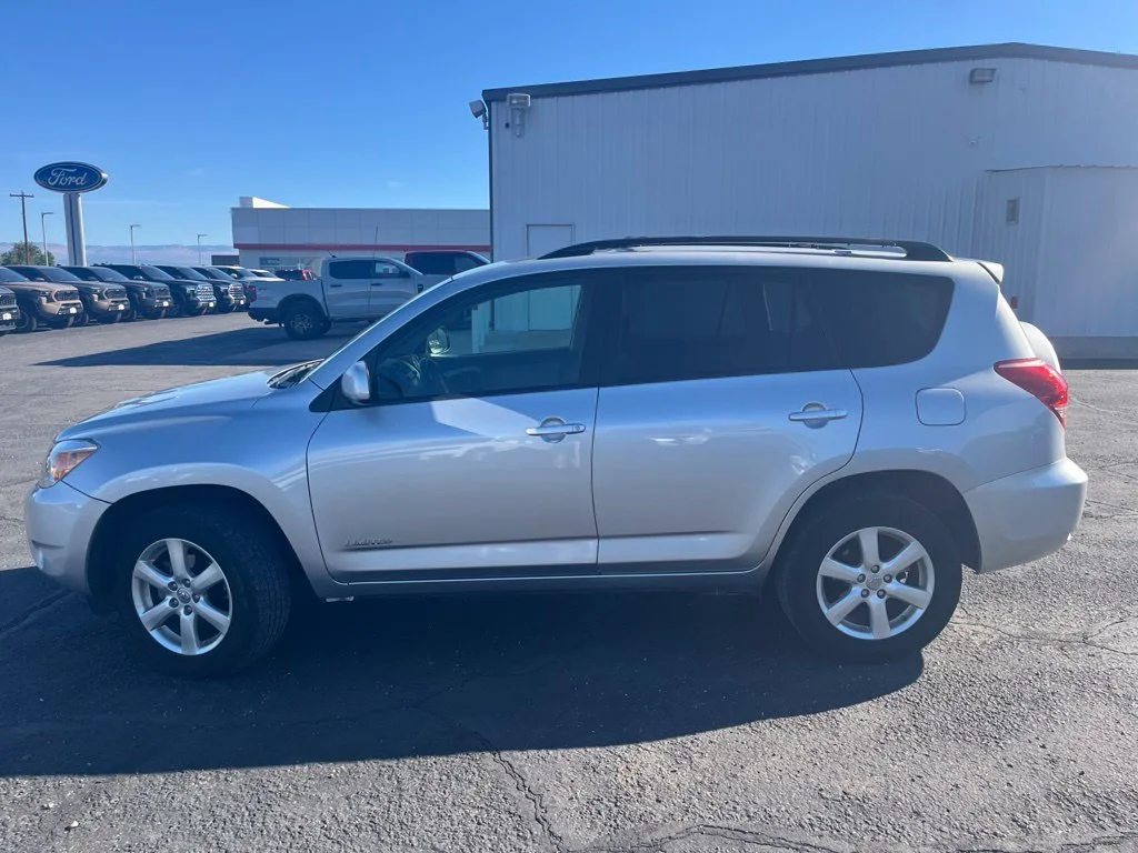 Used 2008 Classic Silver Metallic Toyota Limited image 6