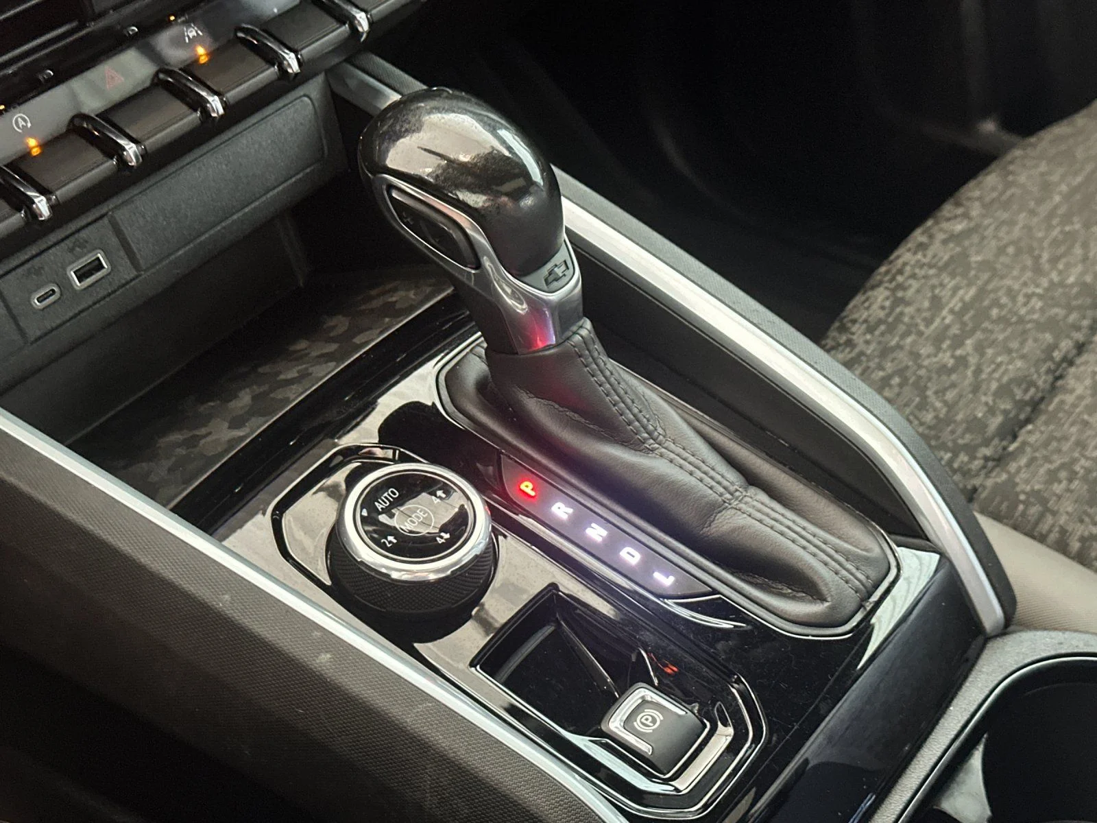 Used 2024 Gray Chevrolet ZR2 image 22