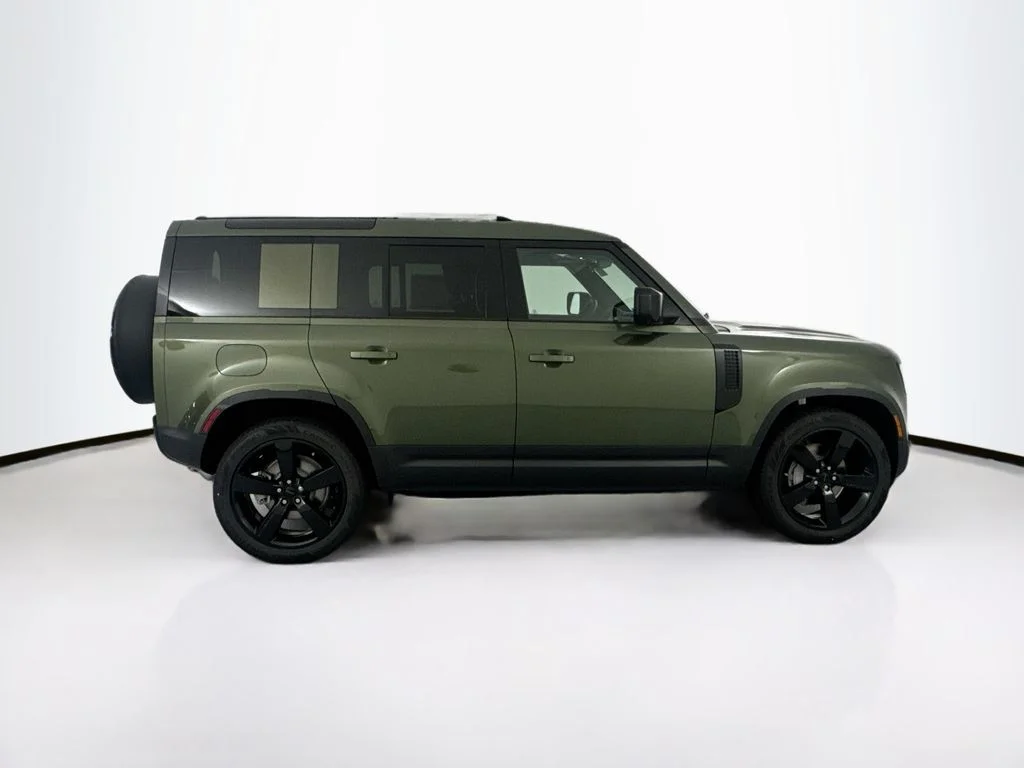 New 2026 Woolstone Green Land Rover S image 4