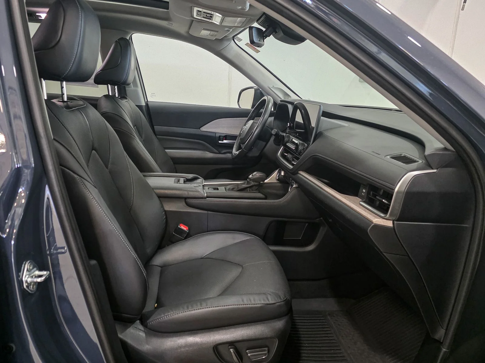 Used 2024 White Toyota Limited image 22