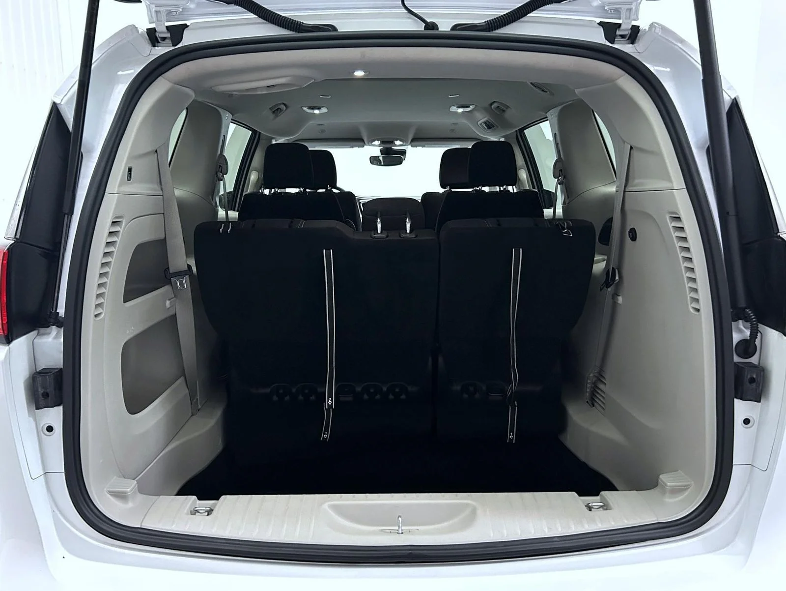 Used 2023 White Chrysler LX image 20