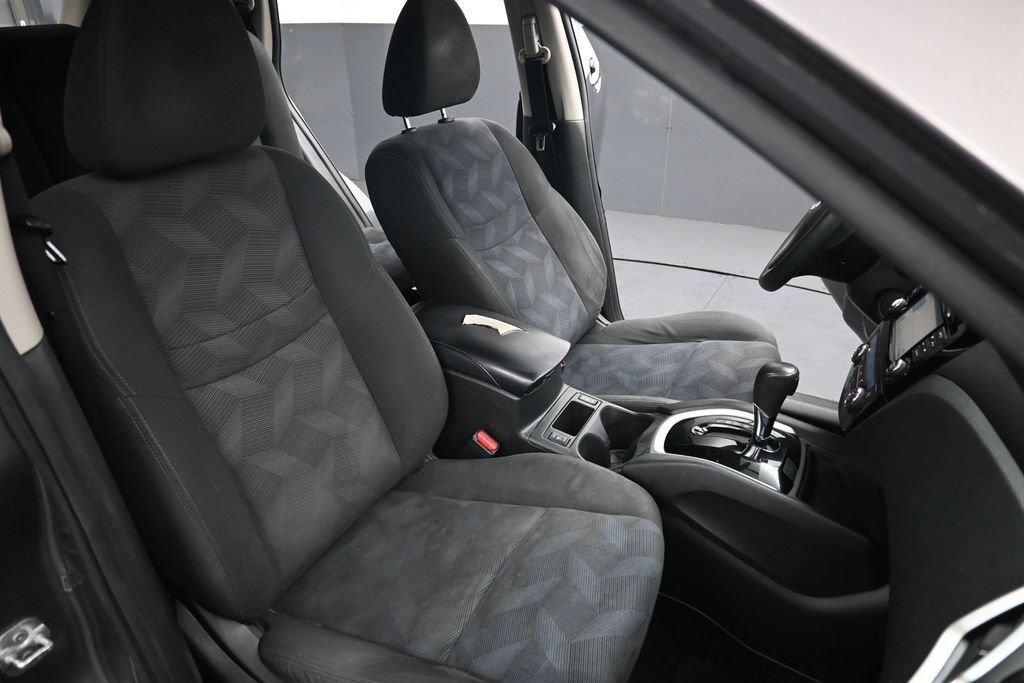 Used 2015 Gray Nissan SV image 28