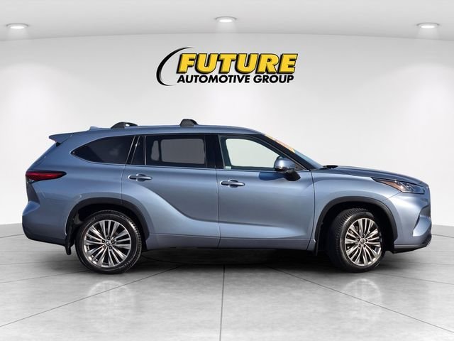 Used 2021  Toyota Platinum image 3