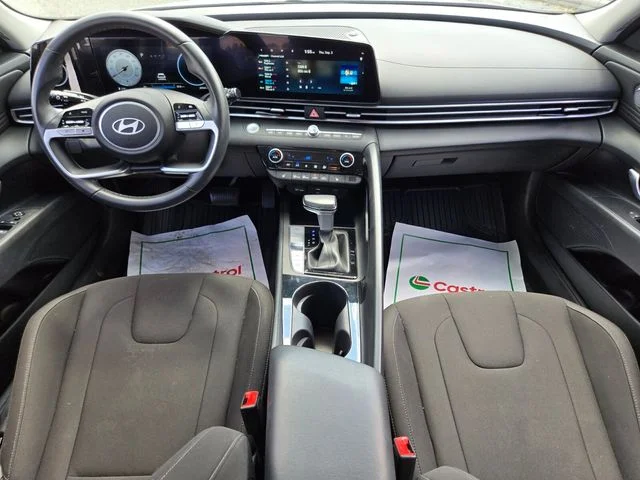 Used 2025 White Hyundai SEL Convenience image 15