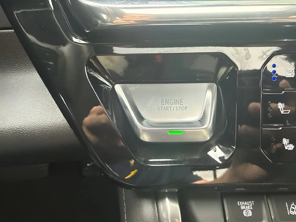 Used 2025 Onyx Black GMC Denali image 25
