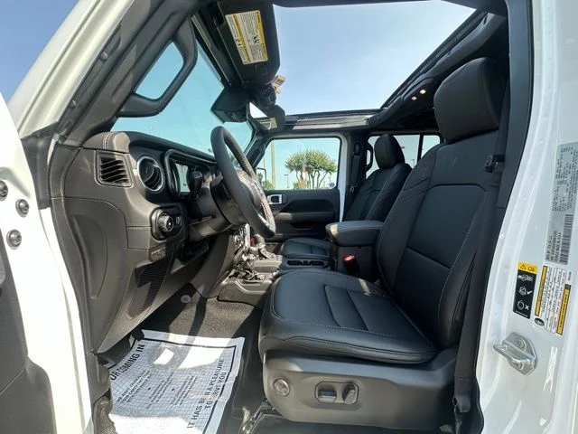 2025 Jeep Wrangler 4-Door Sahara - Photo 24