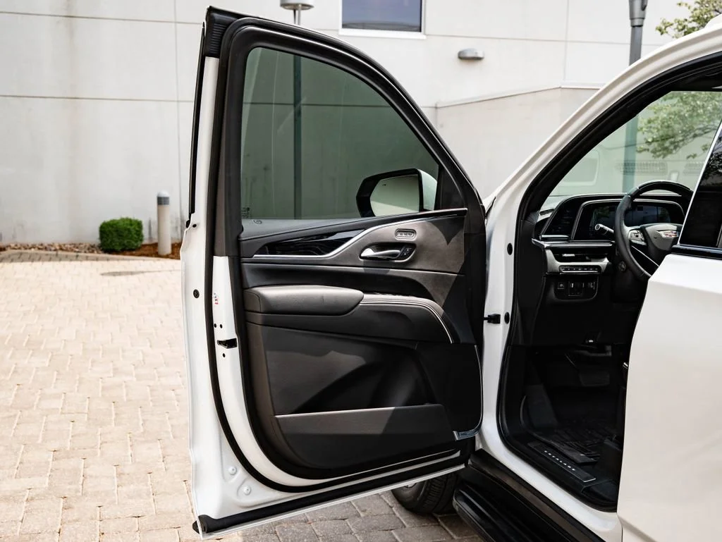 Used 2023 Crystal White Tricoat Cadillac Sport image 31