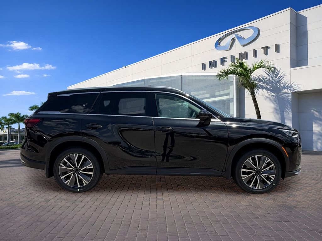 New 2027 MINERAL BLACK INFINITI Luxe FWD image 8