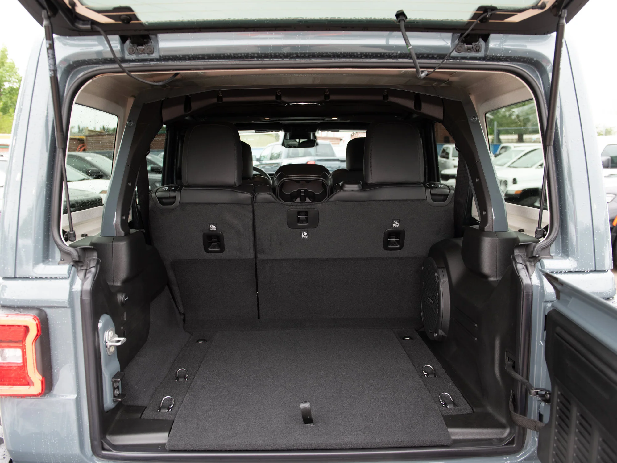 New 2026 Dark blue Jeep Sahara* 4 Door 4x4, Heated McKinley Leather, Trailer Tow, Alpine Audio image 20