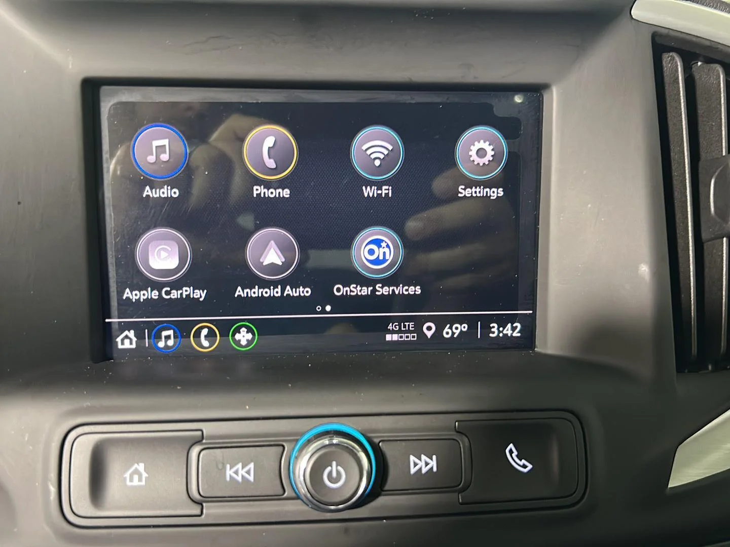 Used 2022 Ebony Twilight Metallic GMC SLE image 19