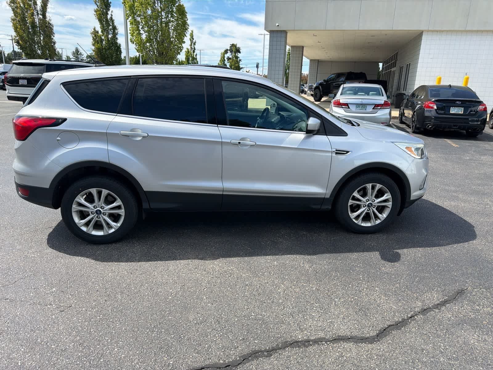 Used 2019 Ingot Silver Ford SE image 3
