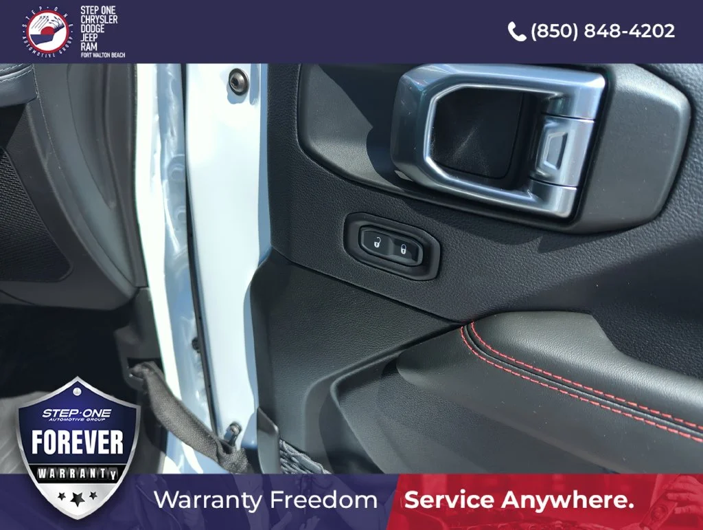 Used 2025 White Jeep Rubicon X image 32