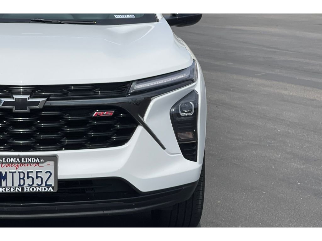 Used 2024 Summit White Chevrolet 2RS image 19