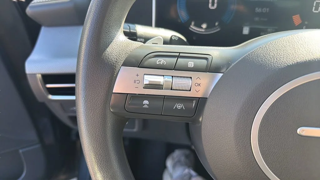 Used 2025 Gray Hyundai SEL image 28