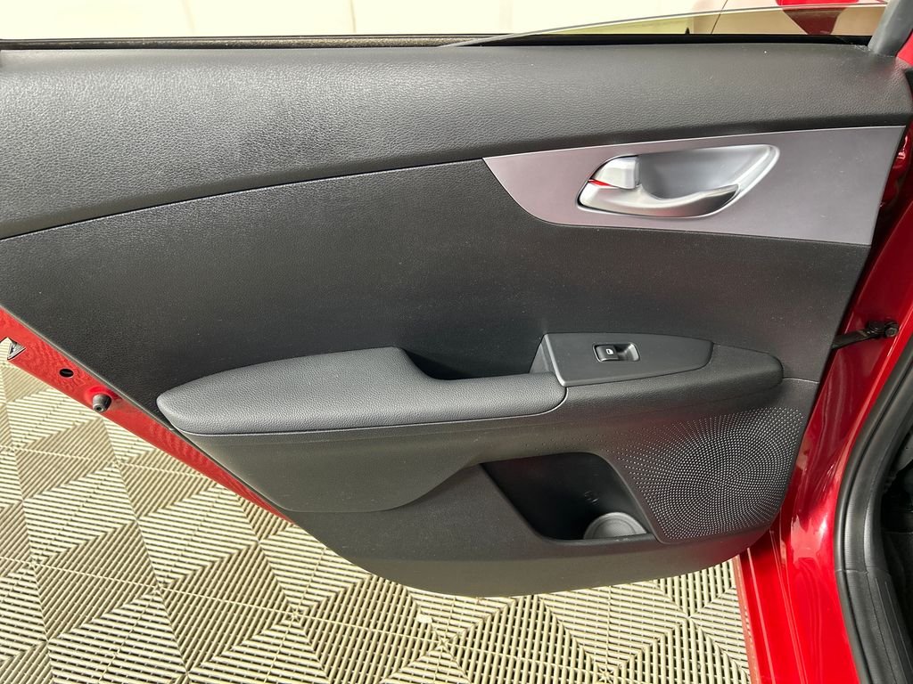 Used 2023 Red Kia LXS image 16