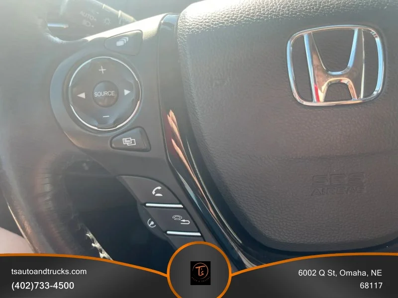 Used 2018 Blue Honda Touring Sport Utility 4D image 19