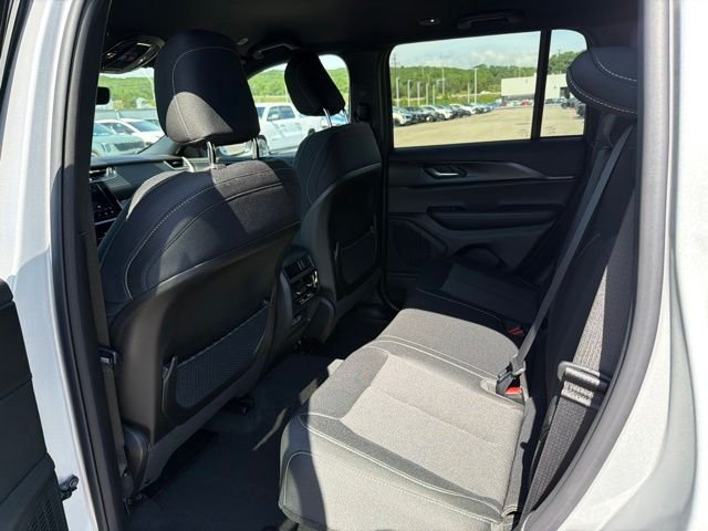 New 2026 Silver Zynith Exterior Paint Jeep Laredo image 9