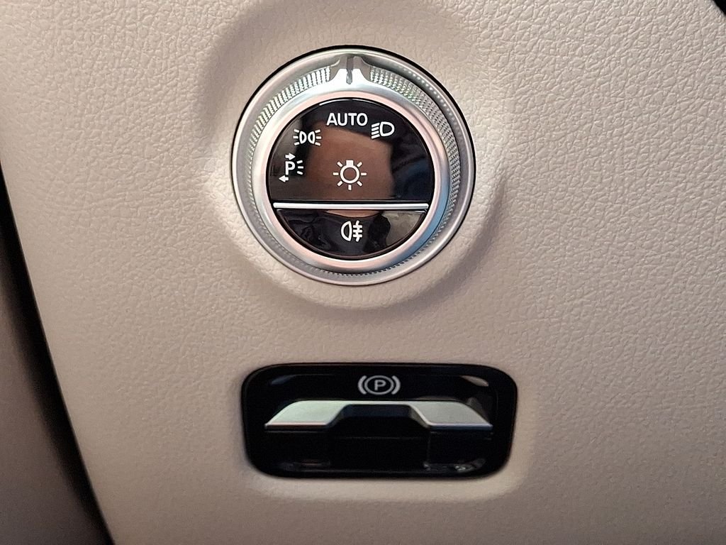 Used 2025 Black Mercedes-Benz C 300 image 25
