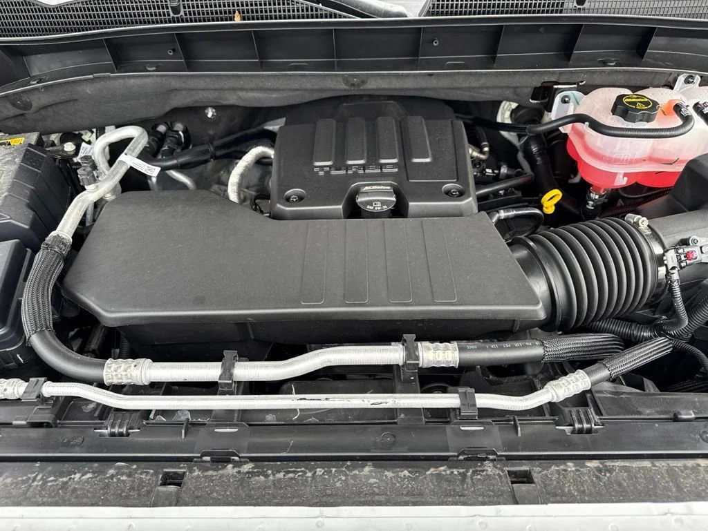 Used 2025 Summit White GMC Elevation image 32