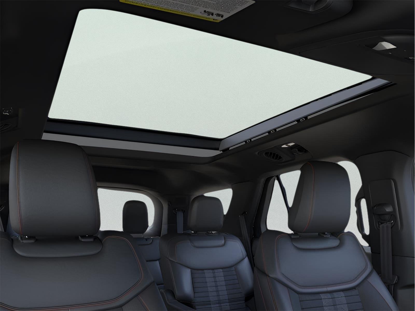 New 2026 Star White Metallic Tri-Coat Ford ST-Line image 22