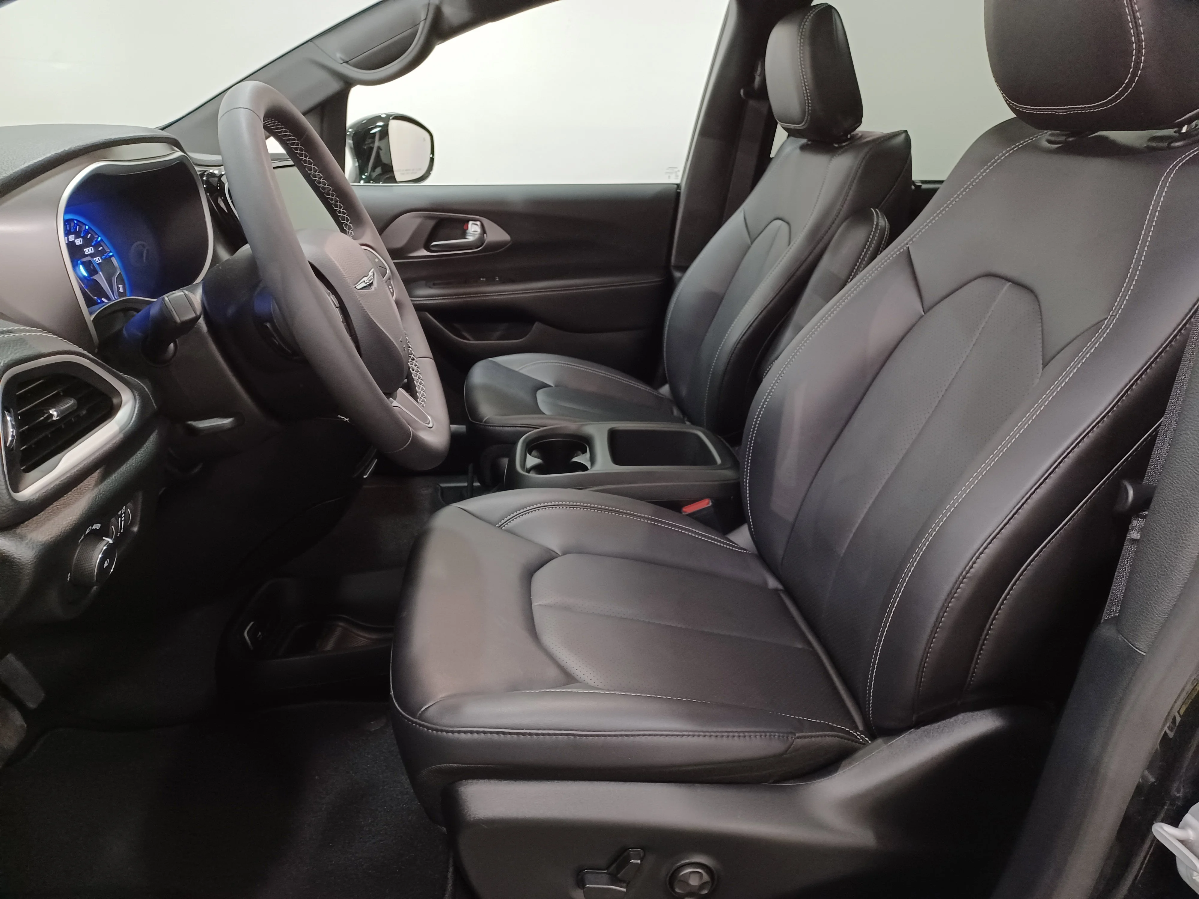 Certified Used 2026 Diamond Black Crystal Pearl Chrysler Select AWD*7 Pass | Adaptive Cruise | Remote Start | Htd Leather | Pano Roof | Htd Wheel | CarPlay image 10