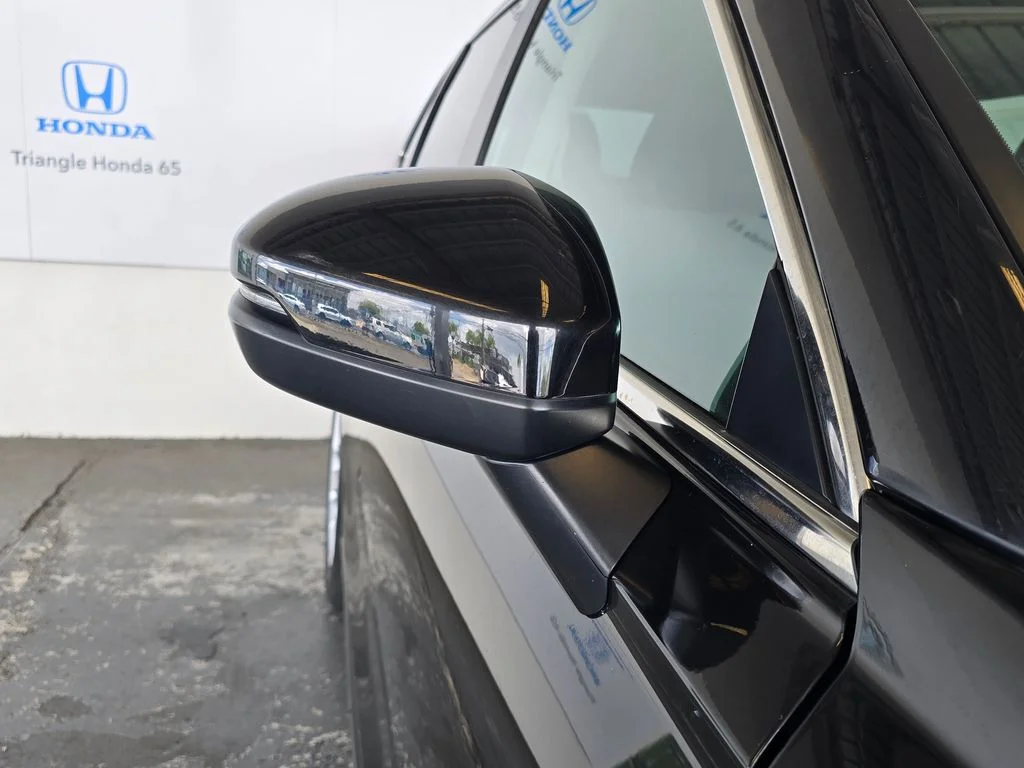 Used 2025  Honda LX image 21