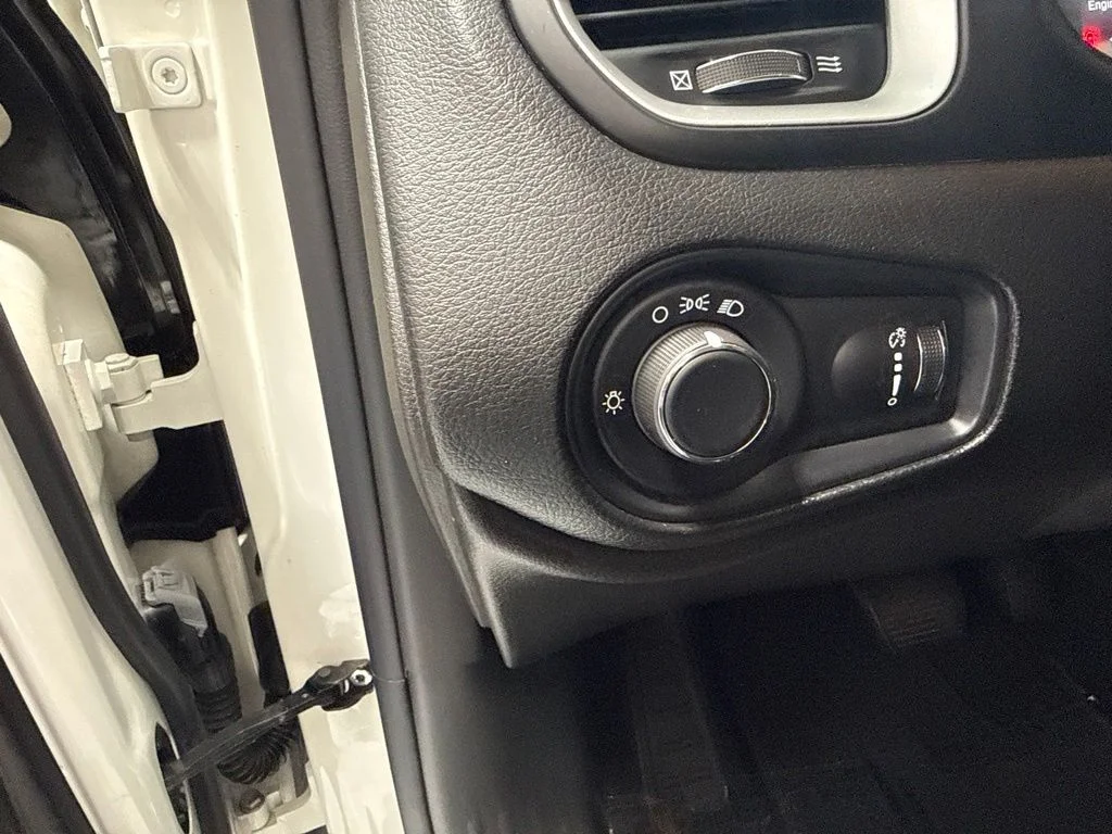 Used 2021 White Jeep Sport image 14