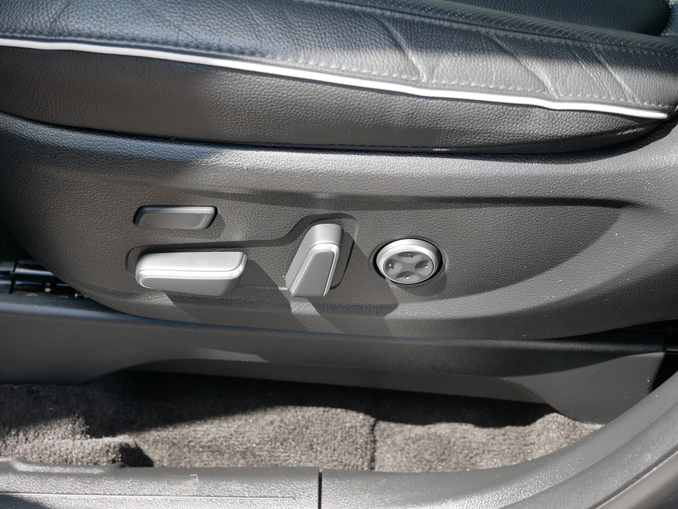 Certified Used 2023 Steel Graphite Hyundai Limited image 19