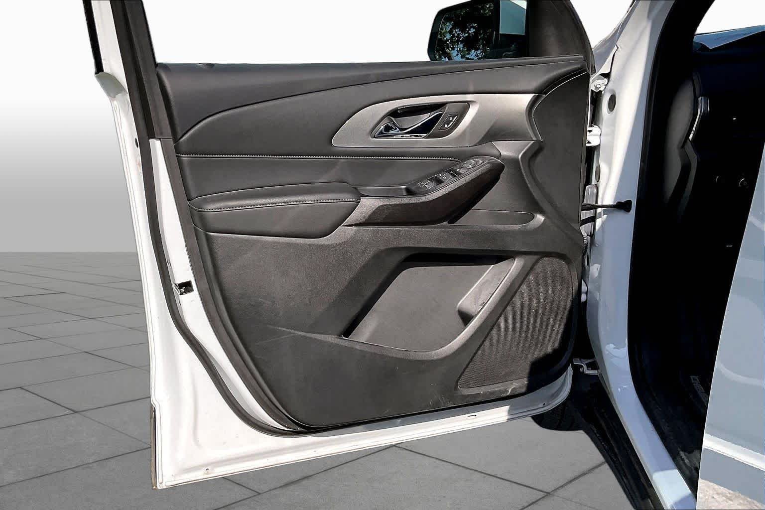 Used 2023 Summit White Chevrolet LT Cloth image 19