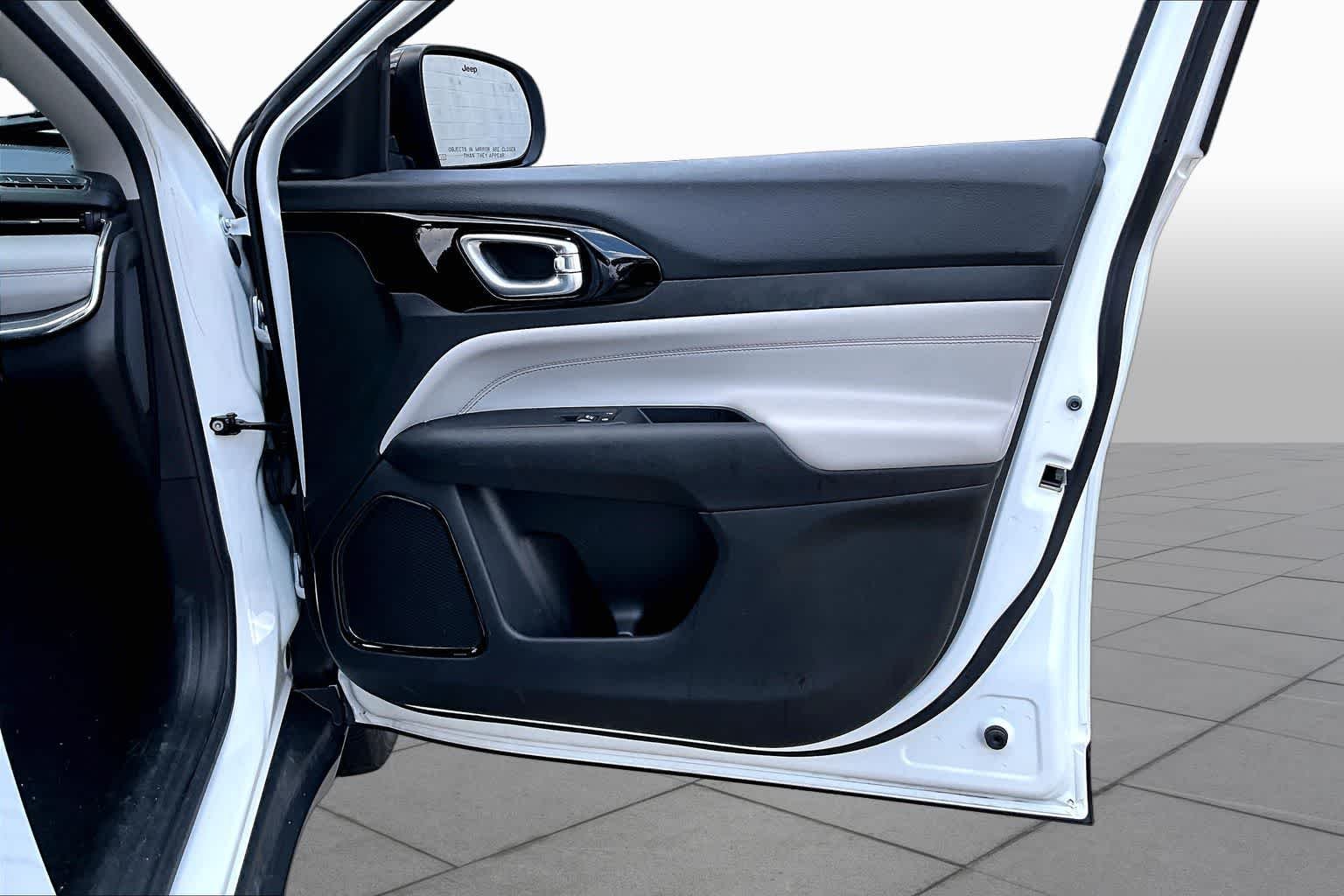 Used 2022 Bright White Clearcoat Jeep Limited image 21