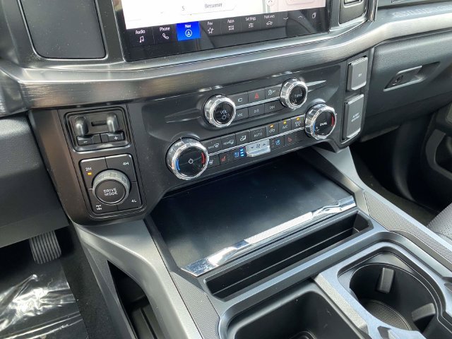 New 2026 Glacier Gray Metallic Tri-Coat Ford Lariat image 17