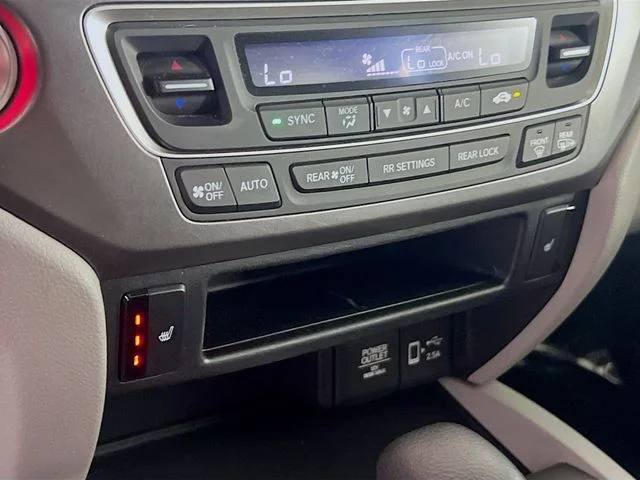 Used 2019  Honda EX-L image 17