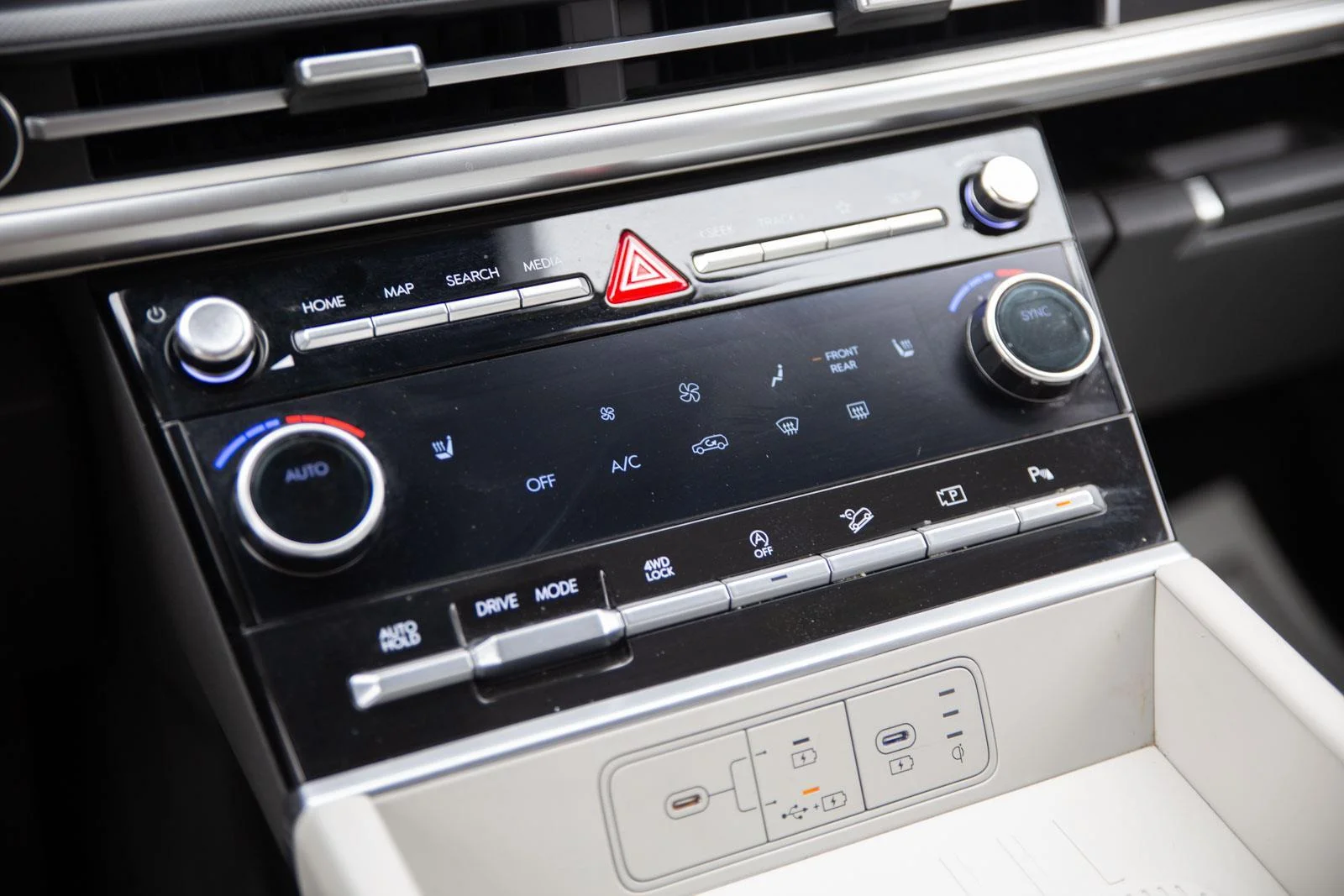 2025 Hyundai Santa Fe SEL - Photo 10