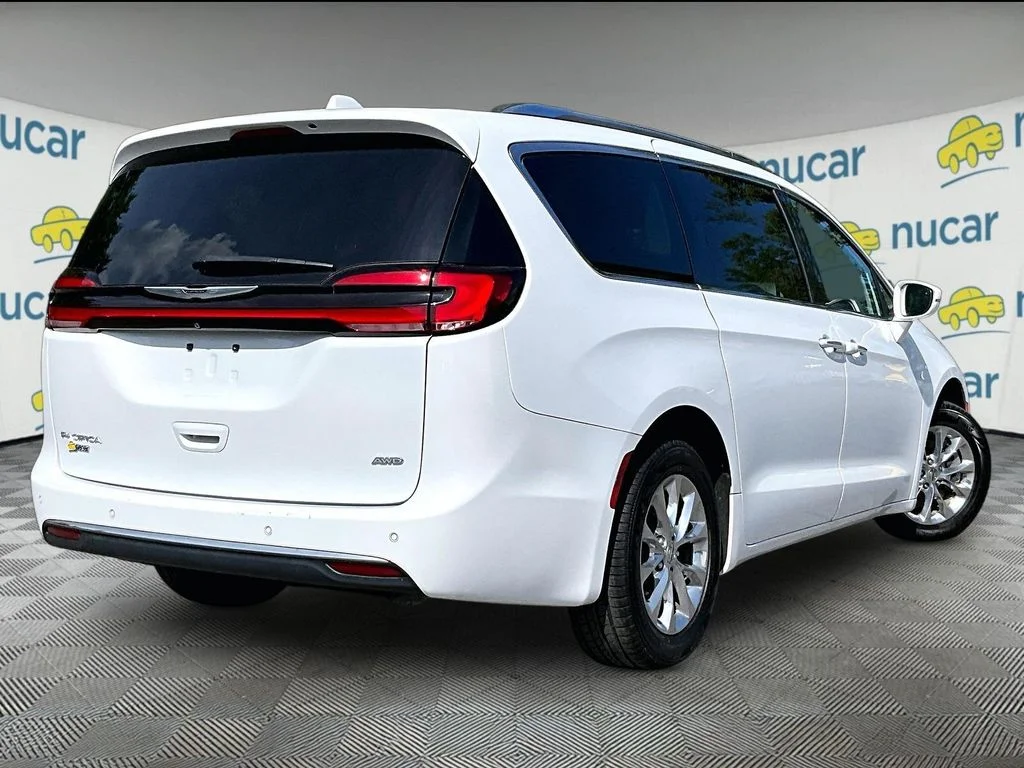 Used 2021 Bright White Clearcoat Chrysler Touring L image 6