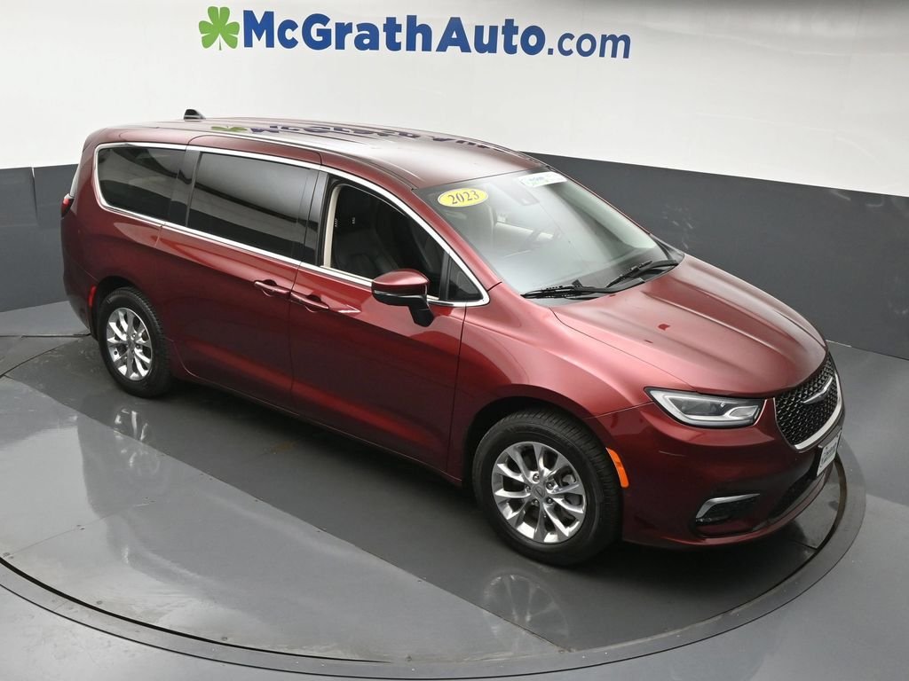 Used 2023 Red Chrysler Touring L image 3