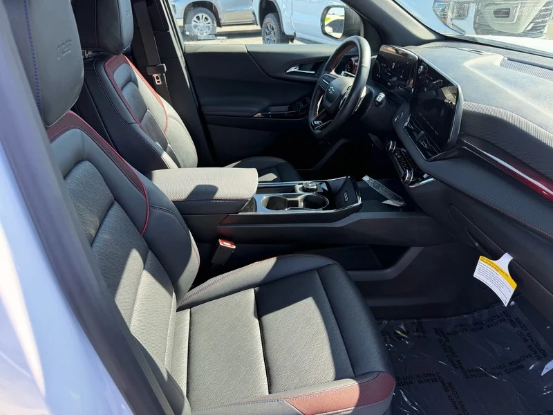 Used 2025 Iridescent Pearl Tricoat Chevrolet RS image 18