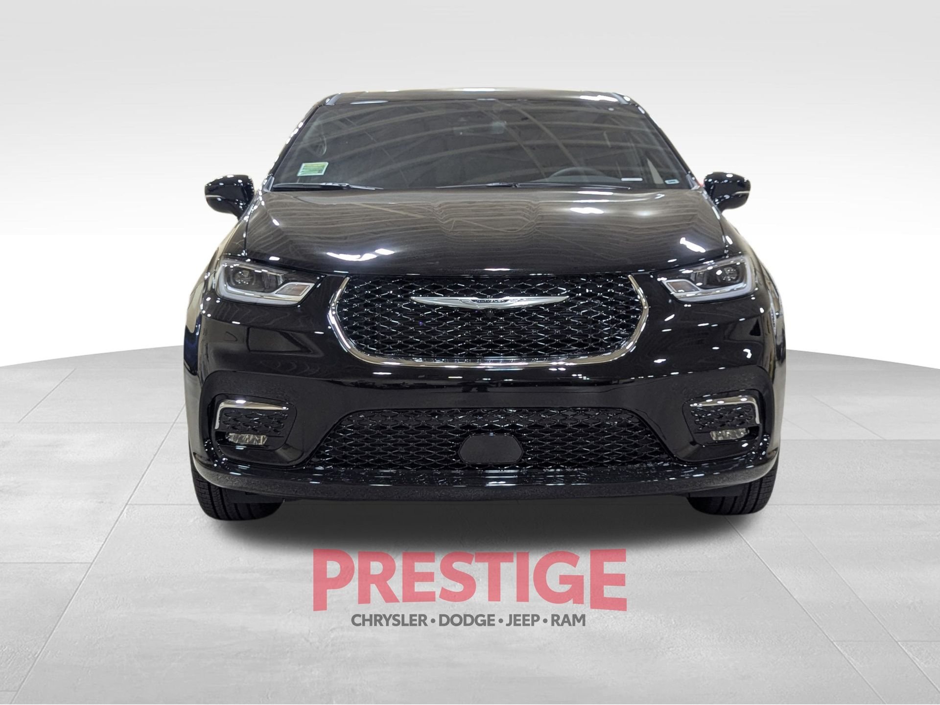 New 2026 Diamond Black Crystal Pearl-Coat Exterior Paint Chrysler Select image 2
