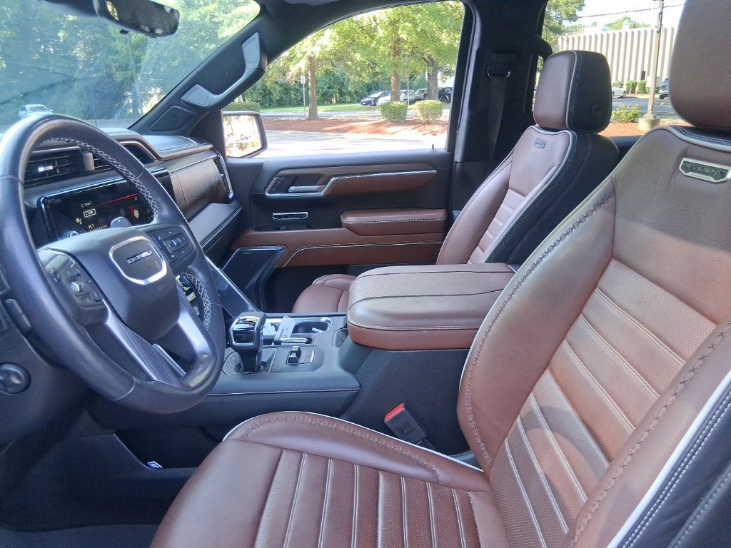 Used 2023 White GMC Denali Ultimate image 10
