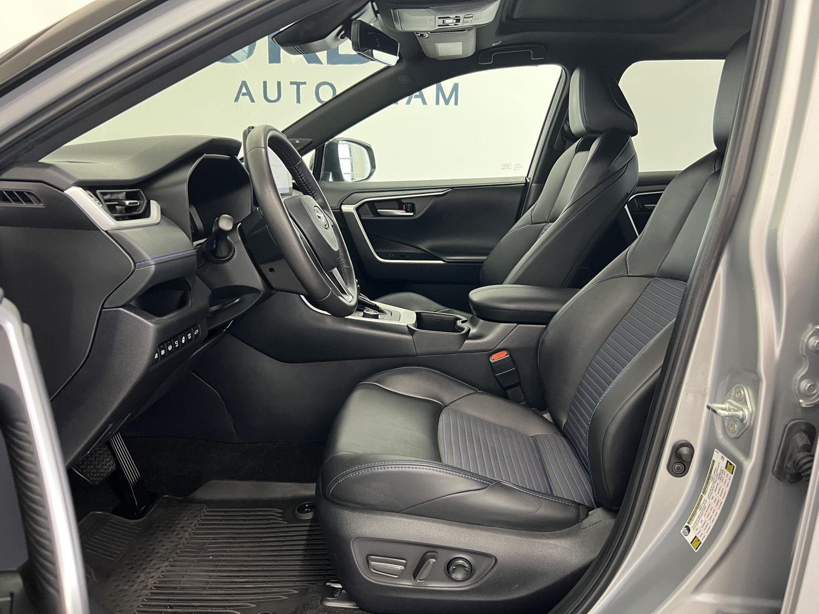 Used 2024 Silver Sky Metallic w/Midnight Black Metallic Roof Toyota XSE image 12