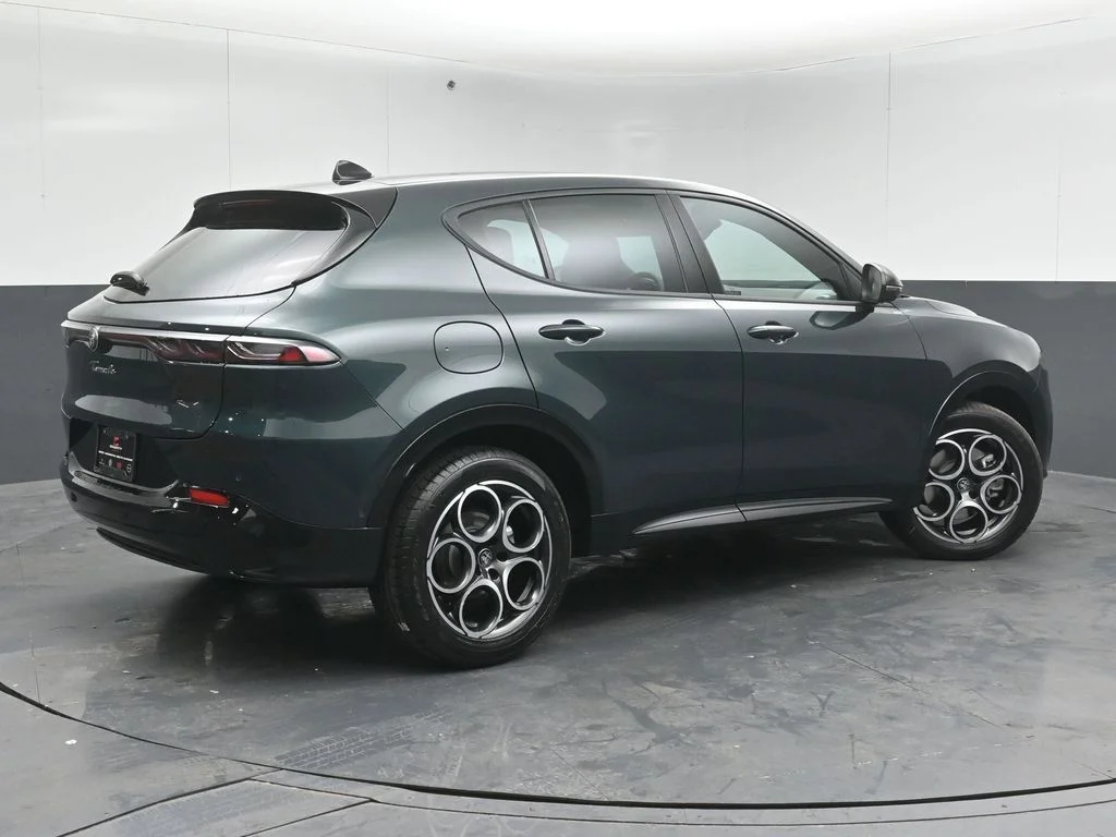 New 2026 Verde Monza (Green) Exterior Paint Alfa Romeo Base image 7