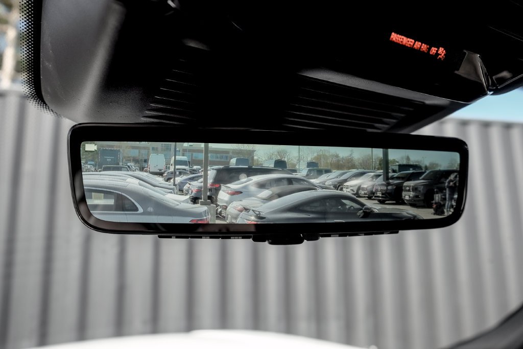 New 2026 Ostuni Pearl White Land Rover SE image 15
