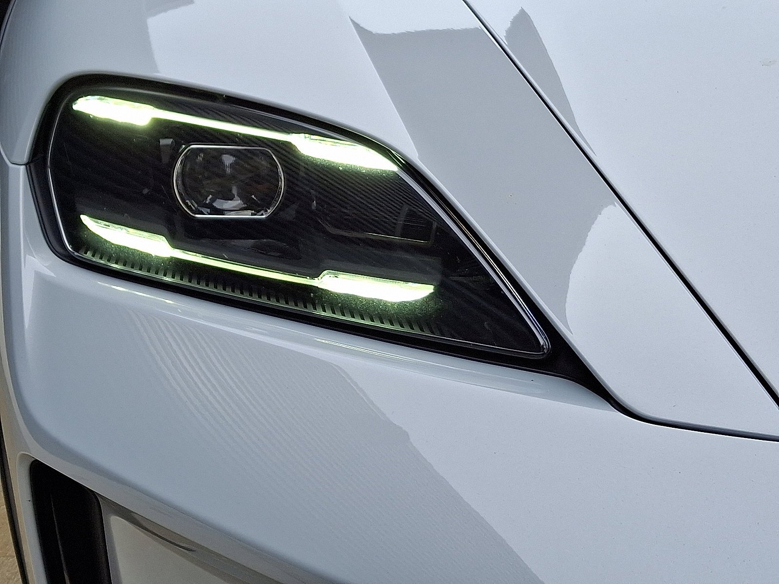 2025 Porsche Taycan Base - Photo 12