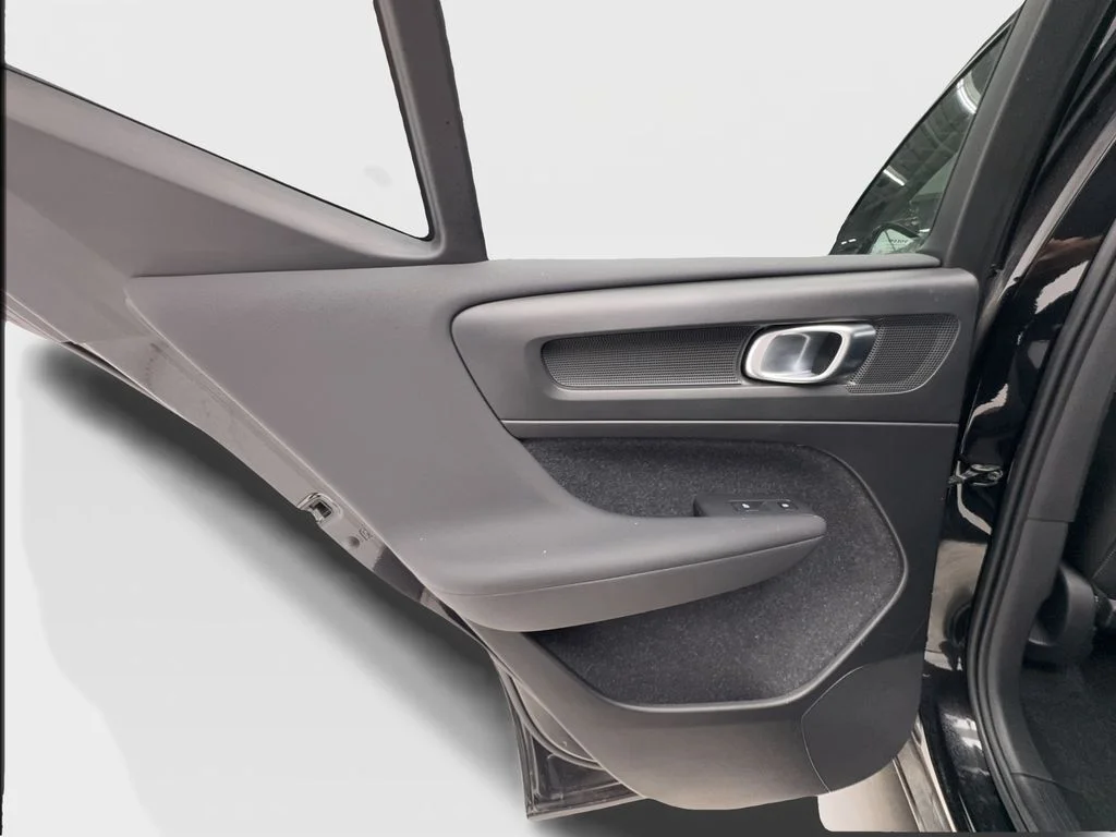 Used 2021 Black Volvo Momentum image 25