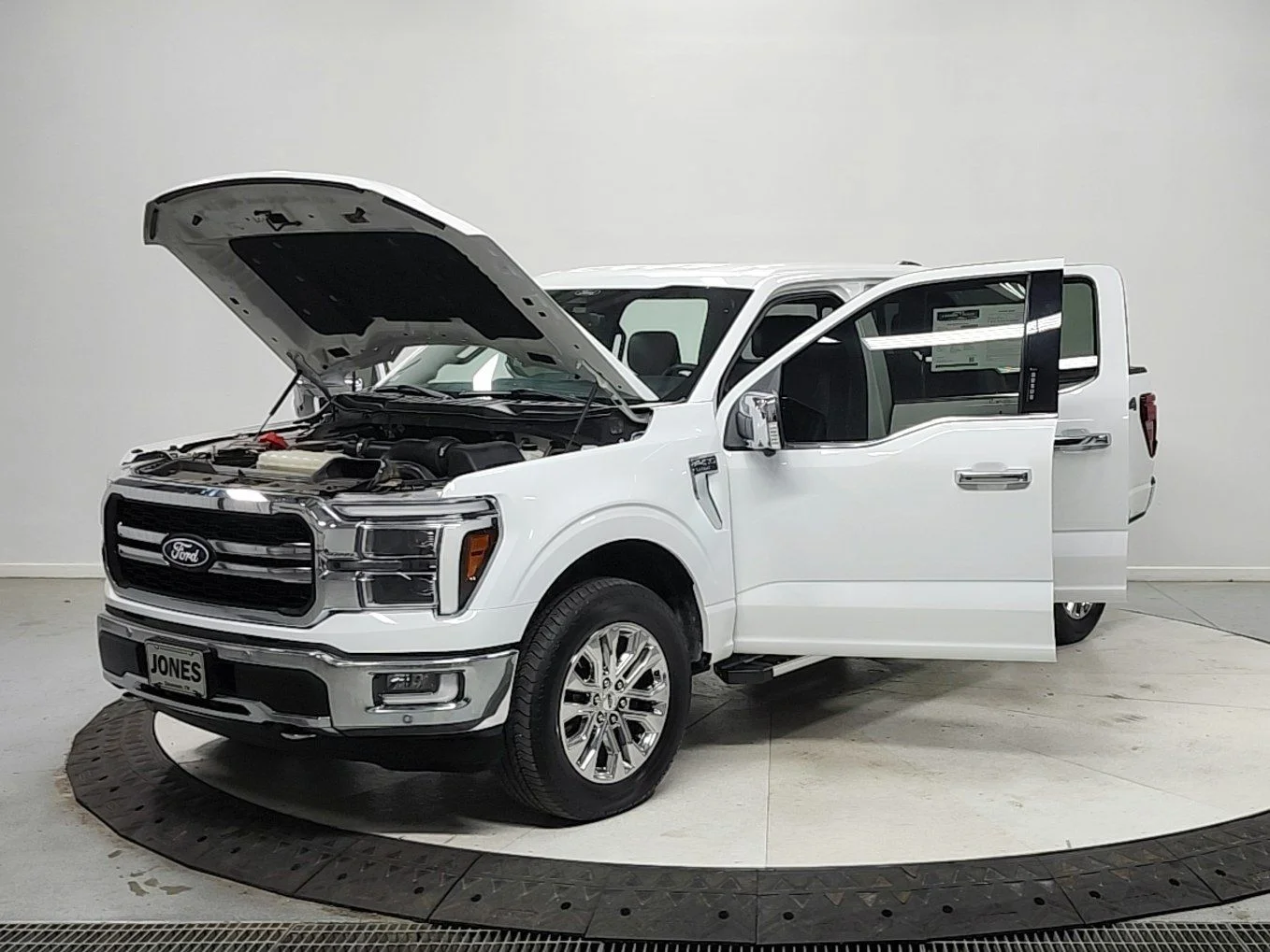 Used 2024 White Ford Lariat image 11