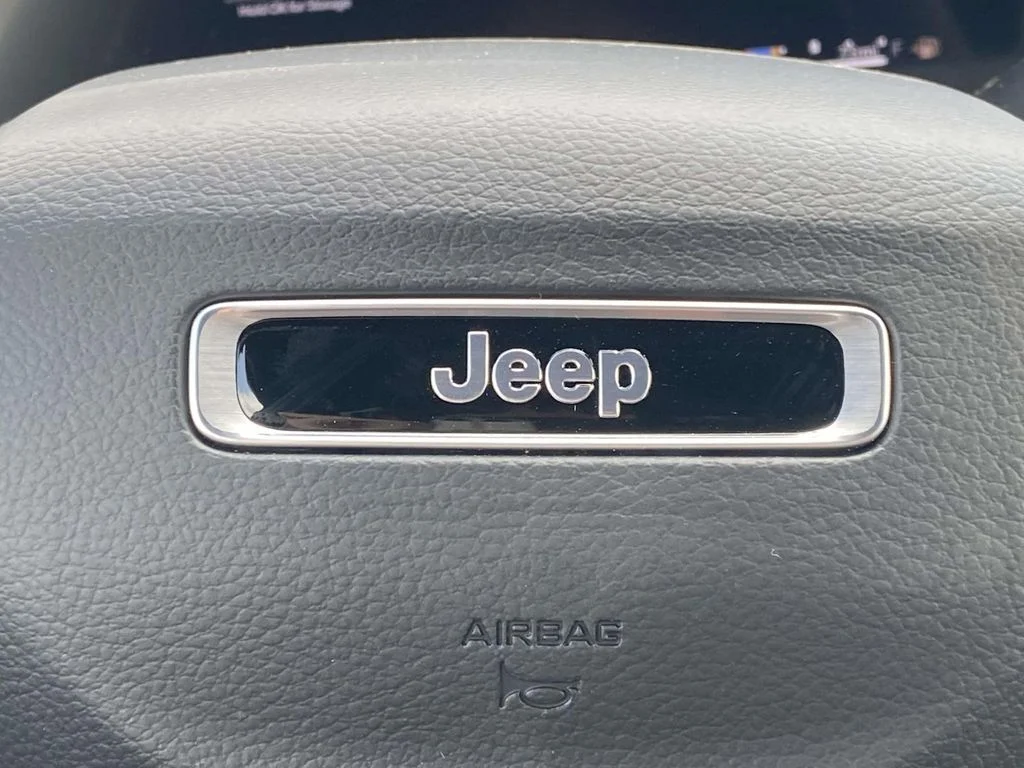 New 2026 Silver Zynith Exterior Paint Jeep Limited image 30