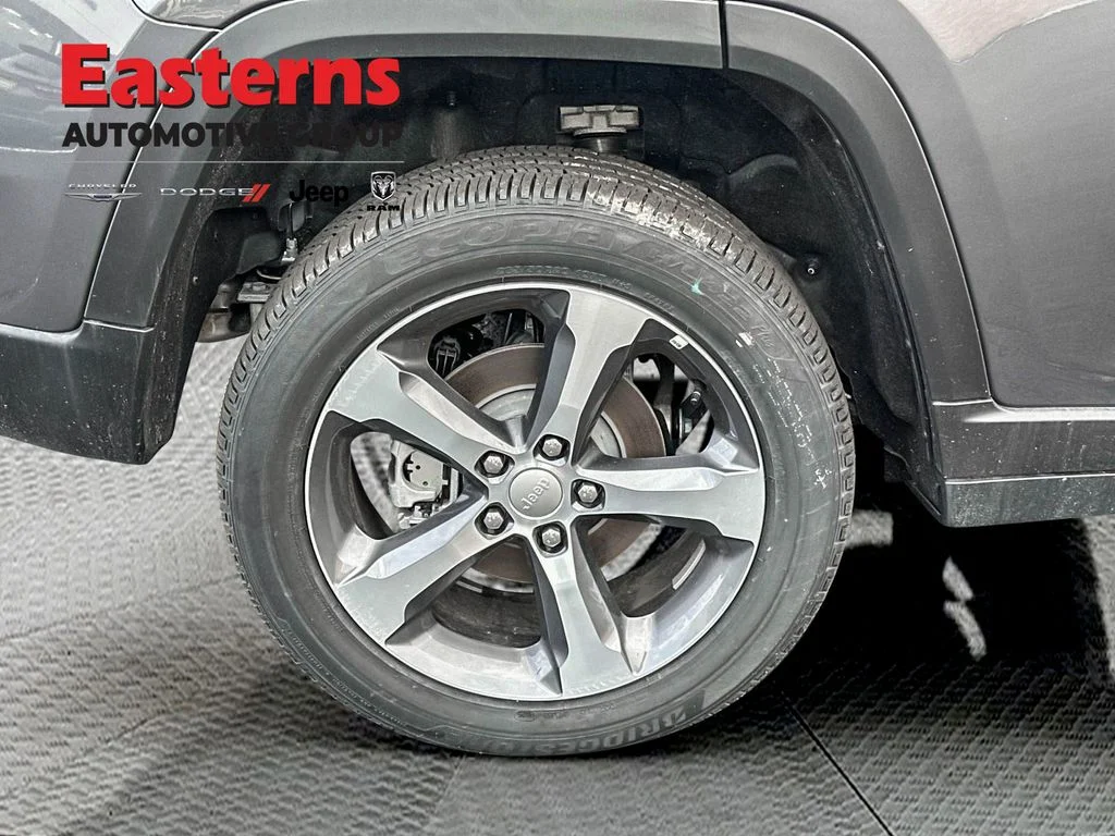 New 2026 Baltic Gray Metallic Clear-Coat Exterior Paint Jeep Limited image 26