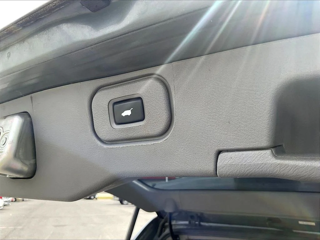 Used 2010 Polished Metal Metallic Honda EX-L image 21
