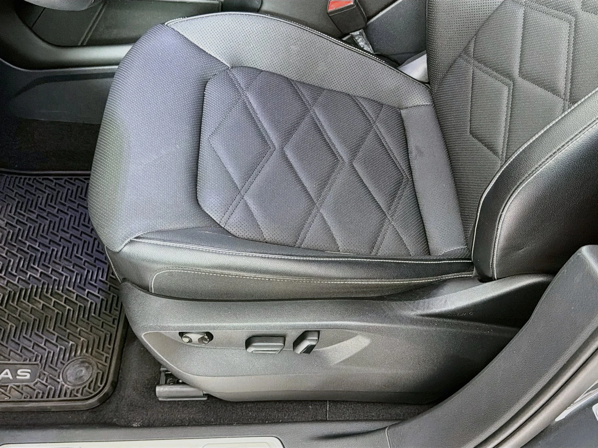 Certified Used 2024 Gray Volkswagen 2.0T SE w/Technology image 18