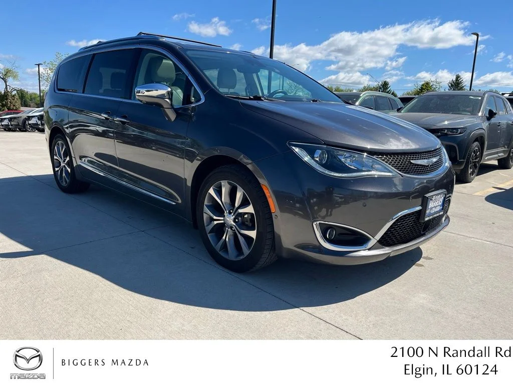 2018 Chrysler Pacifica Limited's photo