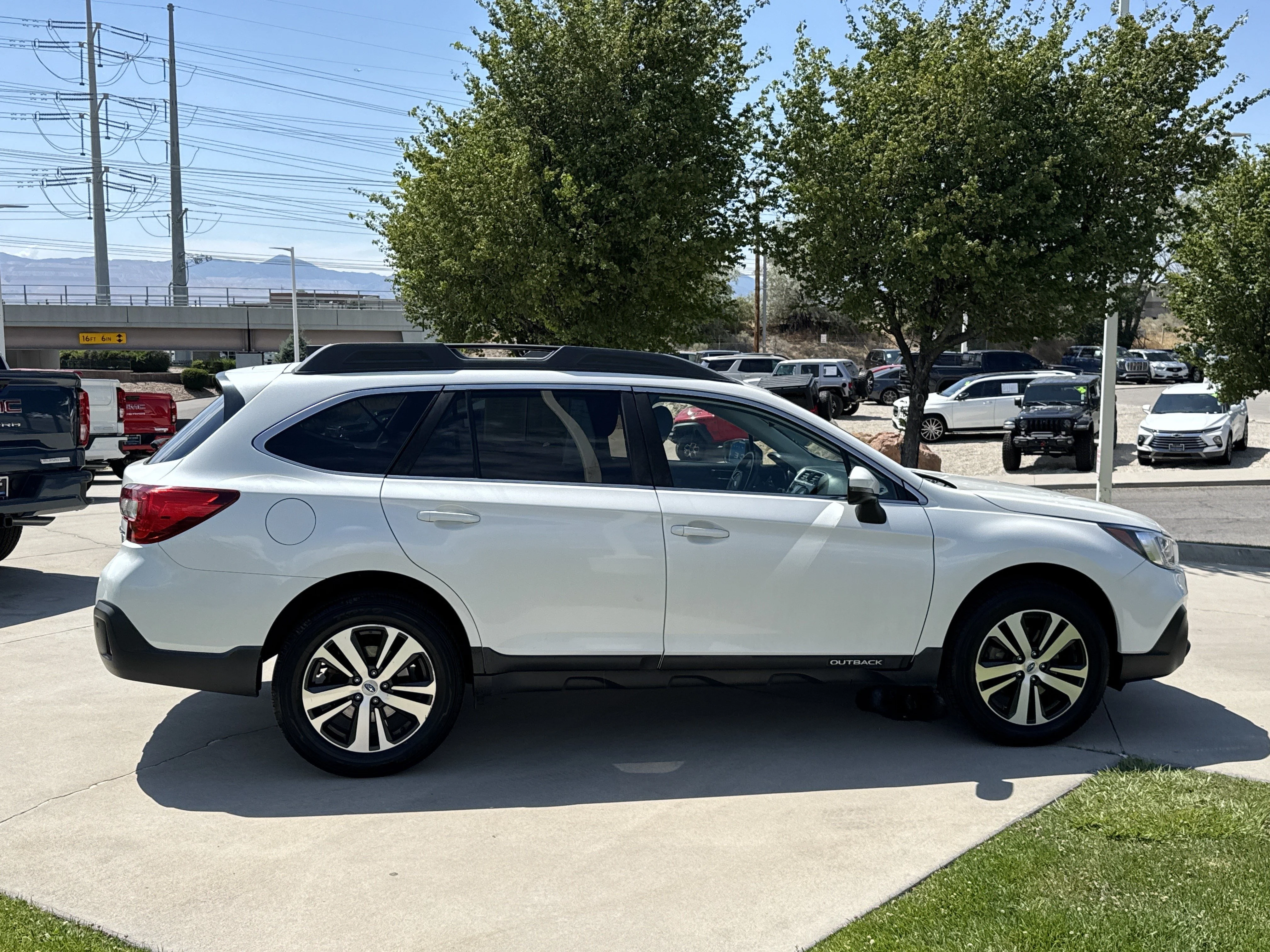 Used 2019 Crystal White Pearl Subaru Limited image 7